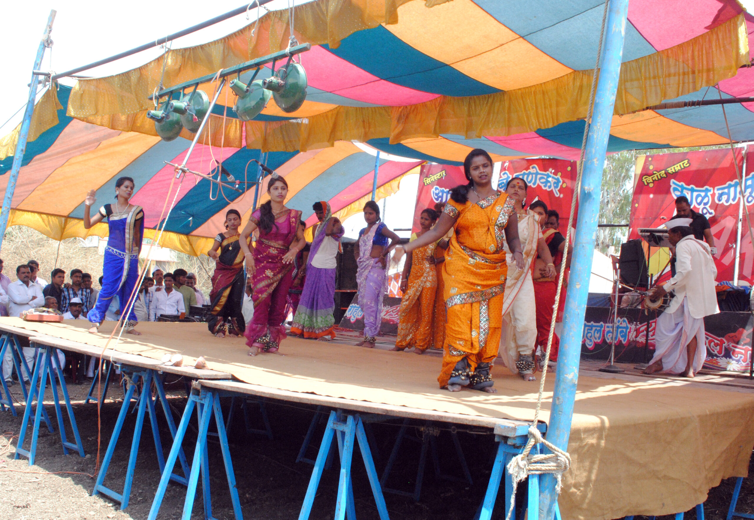 Yatra 2026:कोरेगाव तालुक्यात यात्रेचा हंगामाला सुरुवात, ढोल-लेझीमचा गजर आणि चुलीवरच्या मटण-भाकरीची लज्जत!