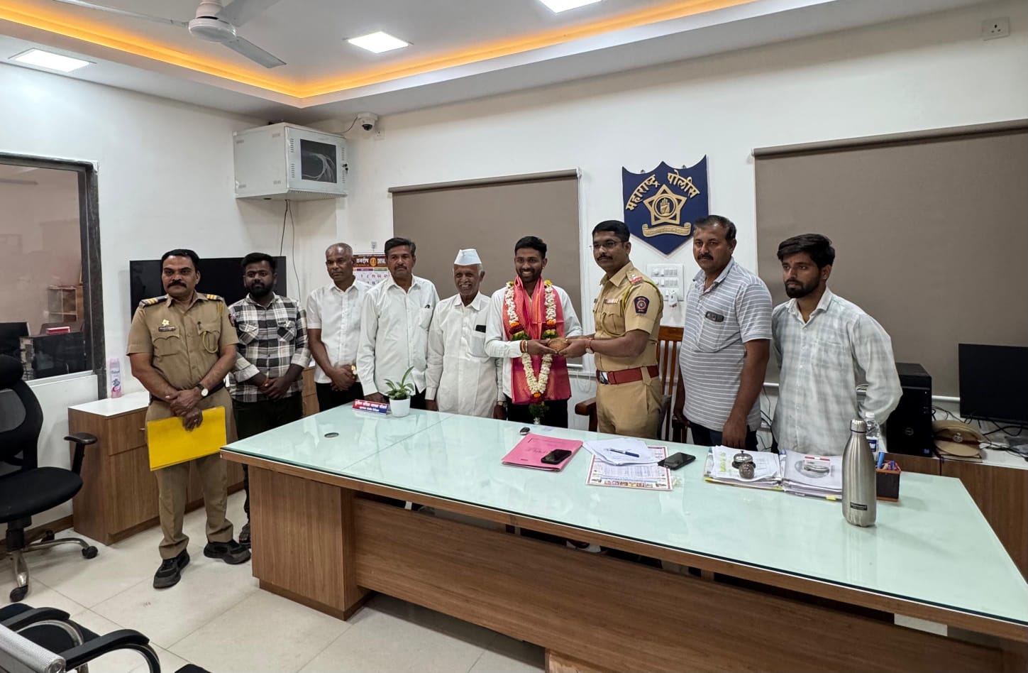 Good News त्याला रस्त्यात ४० हजार सापडले, केले प्रामाणिकपणे पोलिसात जमा