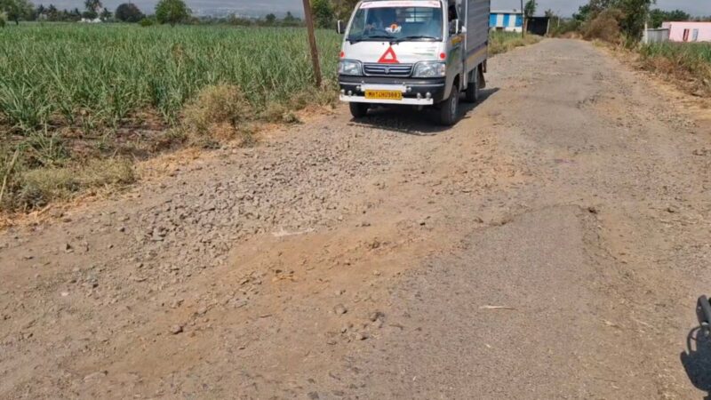 BIG NEWS दहिगावच्या रस्त्यांची चाळण; संतप्त ग्रामस्थांचा प्रशासनाविरोधात एल्गार, आंदोलनाचा इशारा 3 BIG NEWS दहिगावच्या रस्त्यांची चाळण; संतप्त ग्रामस्थांचा प्रशासनाविरोधात एल्गार, आंदोलनाचा इशारा