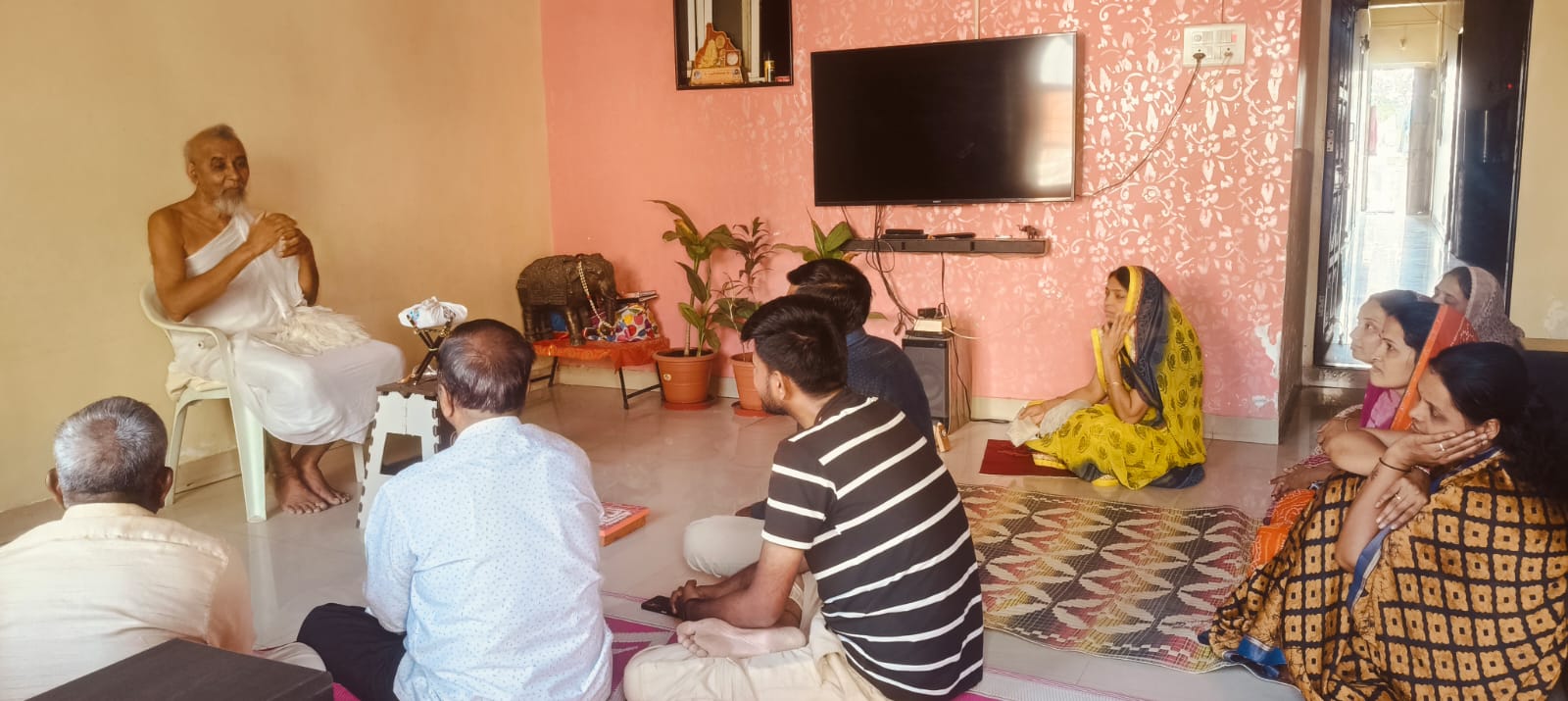 संसार ही केवळ एक 'धर्मशाळा'; मनुष्य इथे मालक नाही तर फक्त पाहुणा - आचार्य श्री राजरक्षितसूरि 1 संसार ही केवळ एक ‘धर्मशाळा’; मनुष्य इथे मालक नाही तर फक्त पाहुणा – आचार्य श्री राजरक्षितसूरि