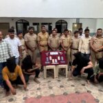 Baramati Breaking News पोलिसांचा 'सिंघम' स्टाईल थरार! रिव्हॉल्व्हरच्या धाकावर व्यापाऱ्याला लुटणाऱ्या टोळीच्या मुसक्या आवळल्या Baramati Breaking News