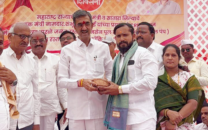 Shambhuraj Desai पालकमंत्री शंभूराज देसाई यांच्या हस्ते डॉ.सचिन जाधव यांचा गौरव