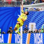 FIFA WORLD CUP 2026: ४० व्या वर्षी तो आला, वाघासारखा लढला अन् 'Vozinha' बनला हिरो! अवघ्या २ तासांत ५० हजारांवरून थेट ८ मिलियन चाहत्यांनी केले फॉलो fifa-world-cup-2026-Vozinha Goalkeeper