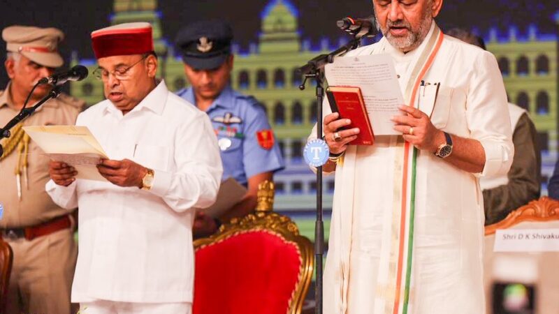 DK Shivakumar Karnataka CM :कर्नाटकात आता ‘डीके पर्व’! काँग्रेसचे ‘संकटमोचक’ डी. के. शिवकुमार यांनी घेतली मुख्यमंत्रीपदाची शपथ