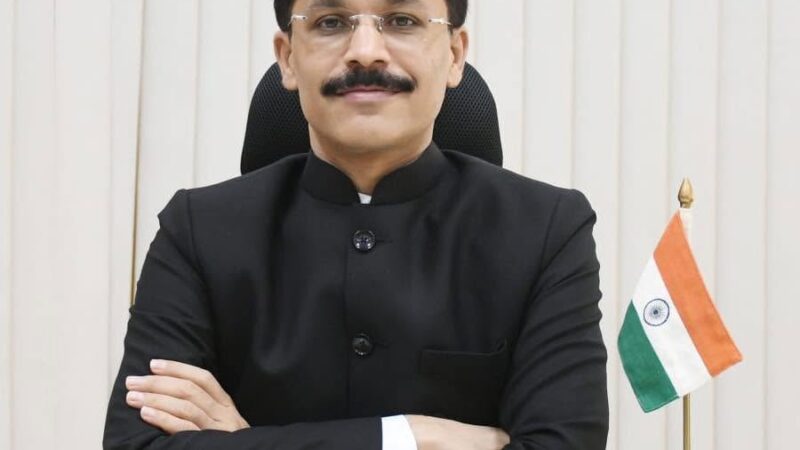 Tukaram Mundhe News खासगी रुग्णालयांना मोठा दणका! ‘आमच्याच मेडिकलमधून औषधं घ्या’ म्हणाल तर थेट लायसन्स रद्द, FDA चा कडक आदेश!