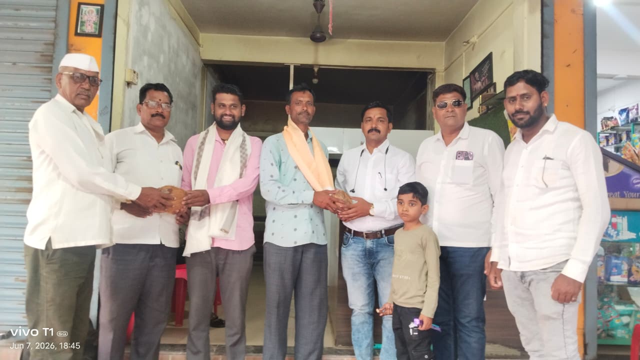 BIG NEWS :प्रामाणिकपणाचा आदर्श! वाई आगाराच्या ST कर्मचाऱ्यांनी ११ लाखांचे सोन्याचे दागिने महिलेला केले परत 1 BIG NEWS :प्रामाणिकपणाचा आदर्श! वाई आगाराच्या ST कर्मचाऱ्यांनी ११ लाखांचे सोन्याचे दागिने महिलेला केले परत