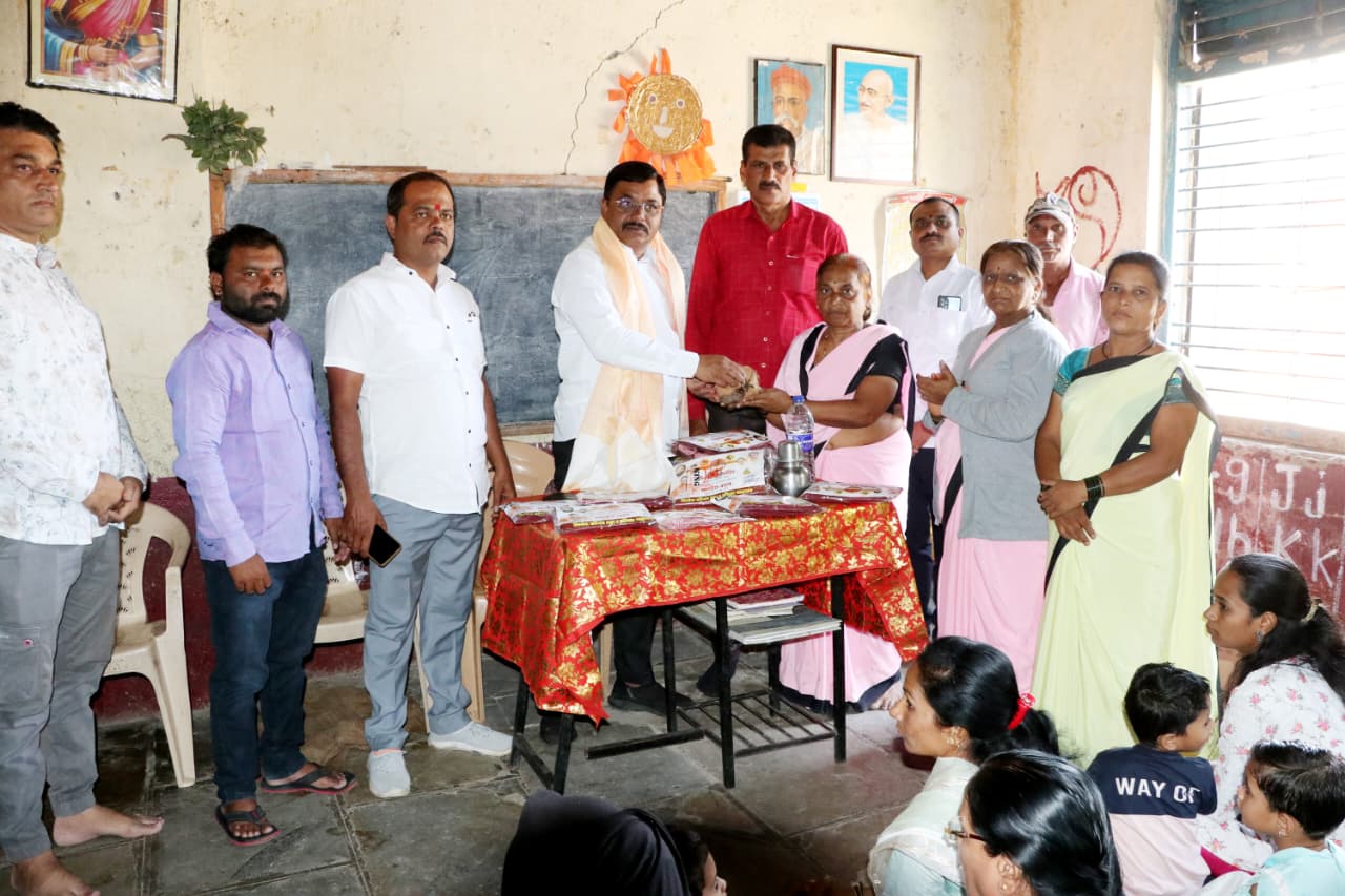 Shivsena ६० वा वर्धापन दिन, ३० अंगणवाड्या अन् चिमुकल्यांचा आनंद! कोरेगावात राजाभाऊ बर्गे यांचा 'शिवसेना पॅटर्न' 1 Shivsena ६० वा वर्धापन दिन, ३० अंगणवाड्या अन् चिमुकल्यांचा आनंद! कोरेगावात राजाभाऊ बर्गे यांचा ‘शिवसेना पॅटर्न’