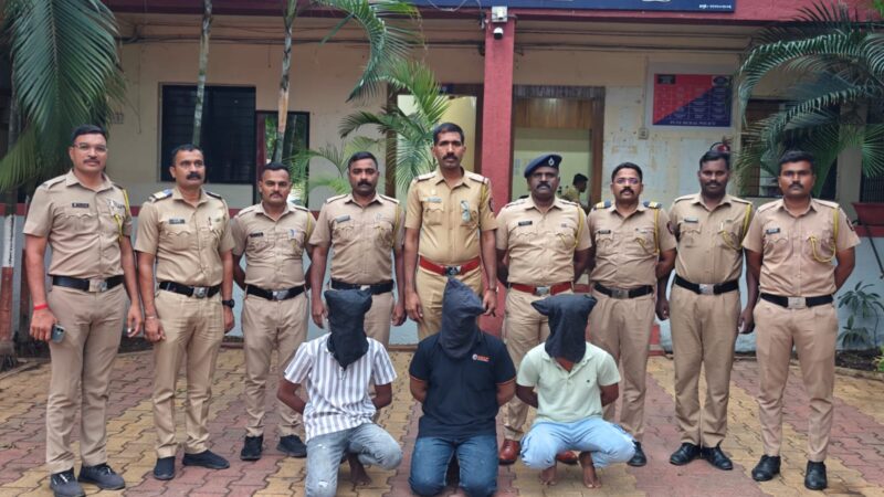 Pune Breaking news शिक्रापुरात दुकान फोडून १० इलेक्ट्रिक मोटार पंप पळवणारी टोळी जेरबंद; पोलिसांकडून एक लाखांचा मुद्देमाल हस्तगत! 1 Pune Breaking news शिक्रापुरात दुकान फोडून १० इलेक्ट्रिक मोटार पंप पळवणारी टोळी जेरबंद; पोलिसांकडून एक लाखांचा मुद्देमाल हस्तगत!