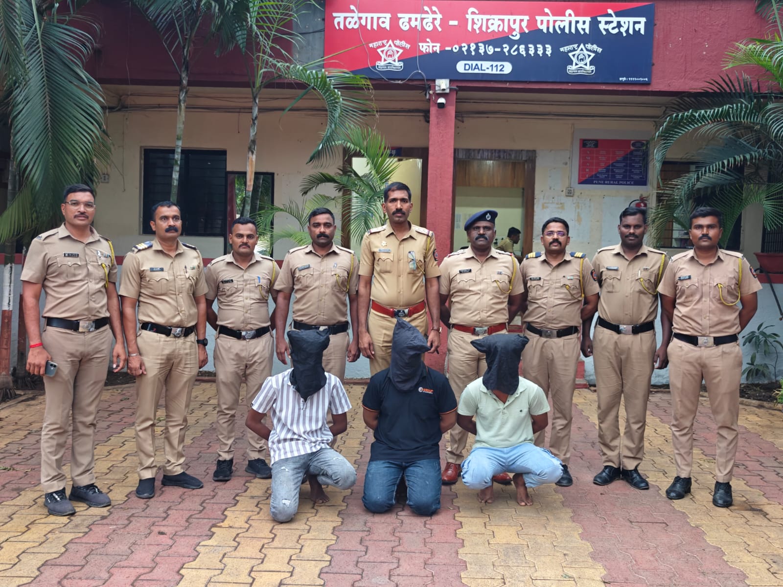 Pune Breaking news शिक्रापुरात दुकान फोडून १० इलेक्ट्रिक मोटार पंप पळवणारी टोळी जेरबंद; पोलिसांकडून एक लाखांचा मुद्देमाल हस्तगत! 1 Pune Breaking news शिक्रापुरात दुकान फोडून १० इलेक्ट्रिक मोटार पंप पळवणारी टोळी जेरबंद; पोलिसांकडून एक लाखांचा मुद्देमाल हस्तगत!