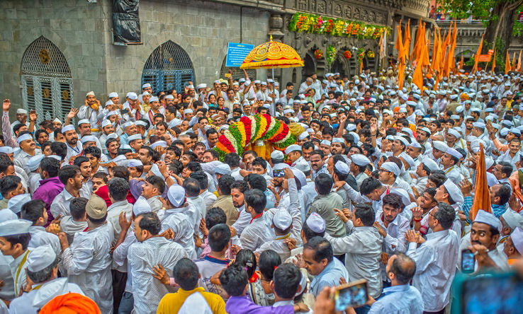 Pune palkhi 2026 ज्ञानोबा माऊली’च्या जयघोषात आळंदी दुमदुमली! अलोट उत्साहात माऊलींचे पंढरीकडे प्रस्थान!
