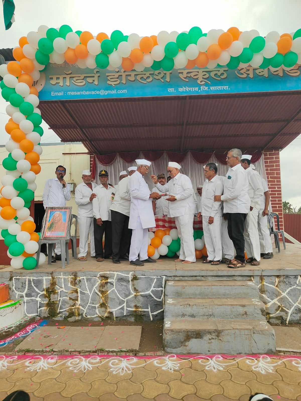 Independence Day 2026 : अंबवडेत गावाच्या शैक्षणिक कार्याला माजी सैनिकांचा हातभार; शाळेला स्मार्ट पॅनेलसाठी १ लाखांची मदत 1 Independence Day 2026 : अंबवडेत गावाच्या शैक्षणिक कार्याला माजी सैनिकांचा हातभार; शाळेला स्मार्ट पॅनेलसाठी १ लाखांची मदत