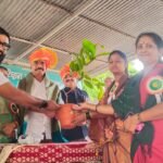 Actor Sayaji Shinde Tree Plantation Movement: वाठार स्टेशनचा 'ग्रीन' पॅटर्न! यमाई टेकडी हिरवाईने नटणार; अभिनेते सयाजी शिंदे आणि जिल्हाधिकारी रमले वृक्षारोपणात Sayaji Shinde Wathar Station Tree Plantation