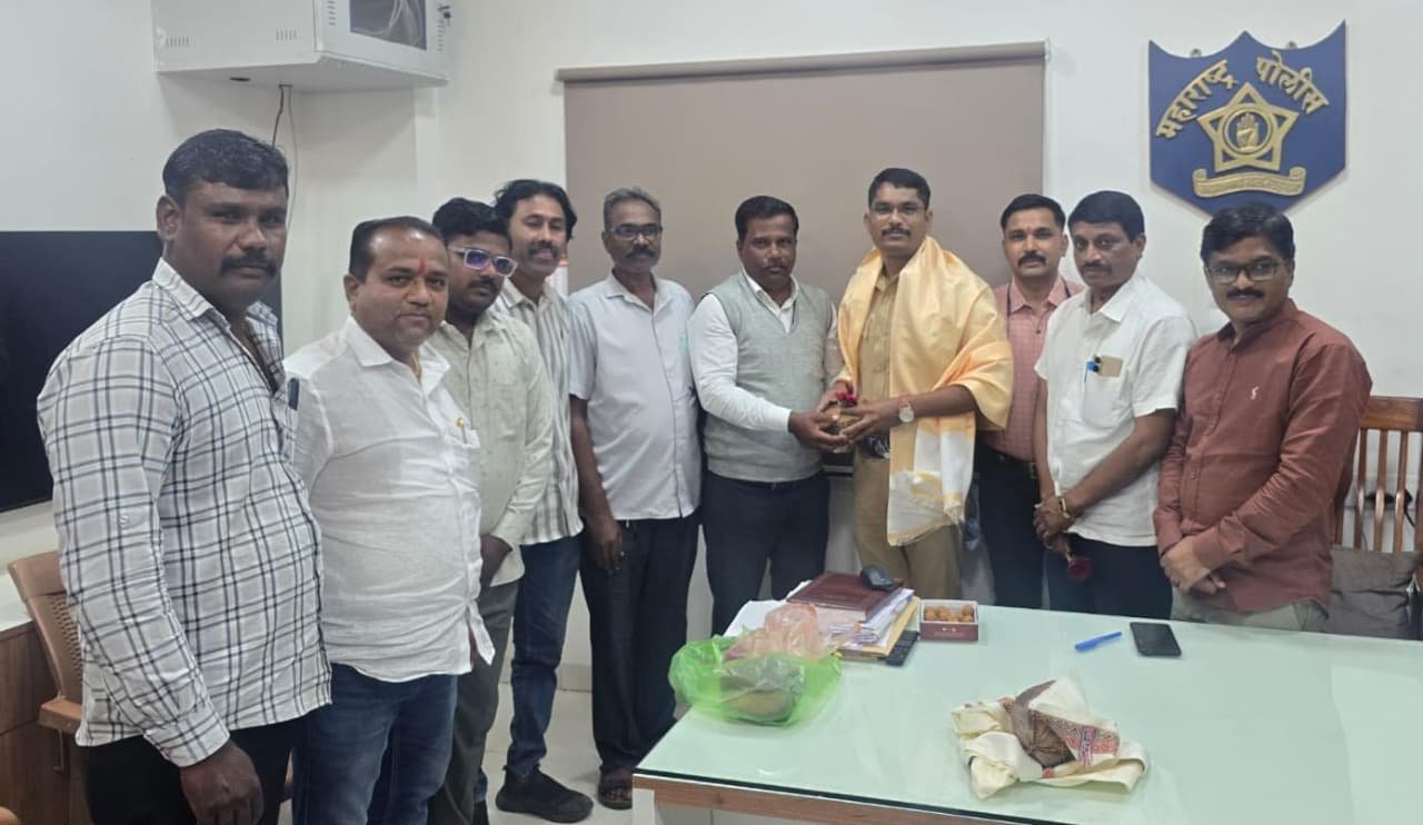 Wathar Police Station News Koregaon: उत्तर कोरेगाव मराठी पत्रकार संघाच्या नवनिर्वाचित पदाधिकाऱ्यांचा पोलीस प्रशासनाकडून सत्कार ! 1 Wathar Police Station News Koregaon: उत्तर कोरेगाव मराठी पत्रकार संघाच्या नवनिर्वाचित पदाधिकाऱ्यांचा पोलीस प्रशासनाकडून सत्कार !