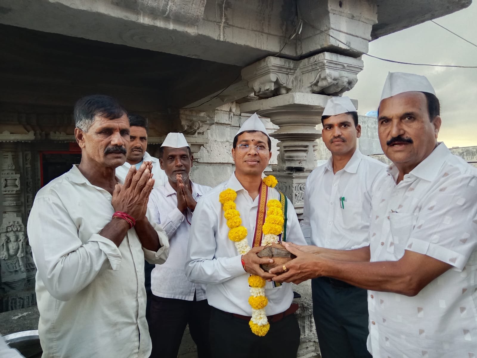 Deur Vitthal Temple Restoration प्रतिपंढरपूर देऊर येथील १२ व्या शतकातील पुरातन श्री विठ्ठल रुक्मिणी मंदिराला पुरातत्व विभागाच्या संचालकांची भेट; 1 Deur Vitthal Temple Restoration प्रतिपंढरपूर देऊर येथील १२ व्या शतकातील पुरातन श्री विठ्ठल रुक्मिणी मंदिराला पुरातत्व विभागाच्या संचालकांची भेट;