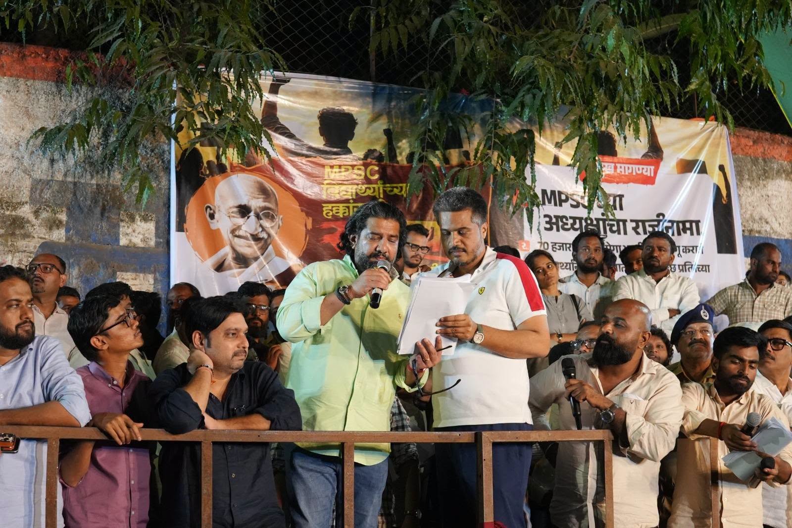 MPSC Protest :आंदोलन स्थगित! अध्यक्ष विवेक भीमनवार सक्तीच्या रजेवर, सरकारकडून विद्यार्थ्यांच्या मागण्या मान्य; मंत्री शिवेंद्रराजे भोसले यांच्या मध्यस्थीला यश,