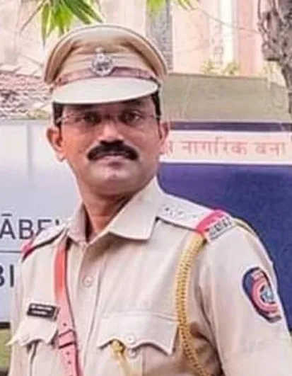 पळशीचे सुपुत्र शैलेश गायकवाड यांची पोलीस निरीक्षकपदी पदोन्नती 23 shailesh gaikwada