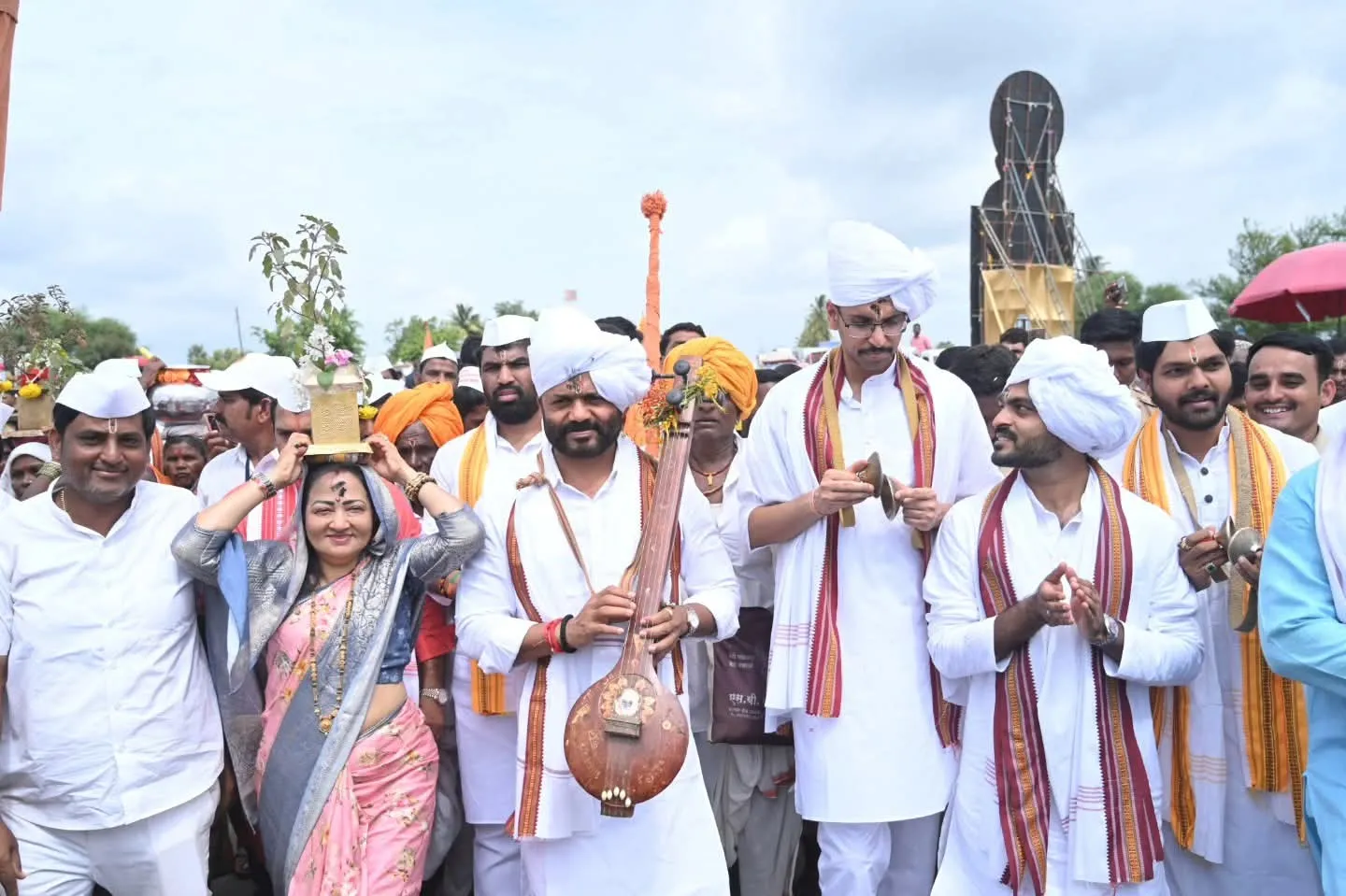 Pandharpur Palkhi: माऊलींचा पालखी सोहळा सोलापूर जिल्ह्यात, अभूतपूर्व स्वागत 1 FB_IMG_1751290560918
